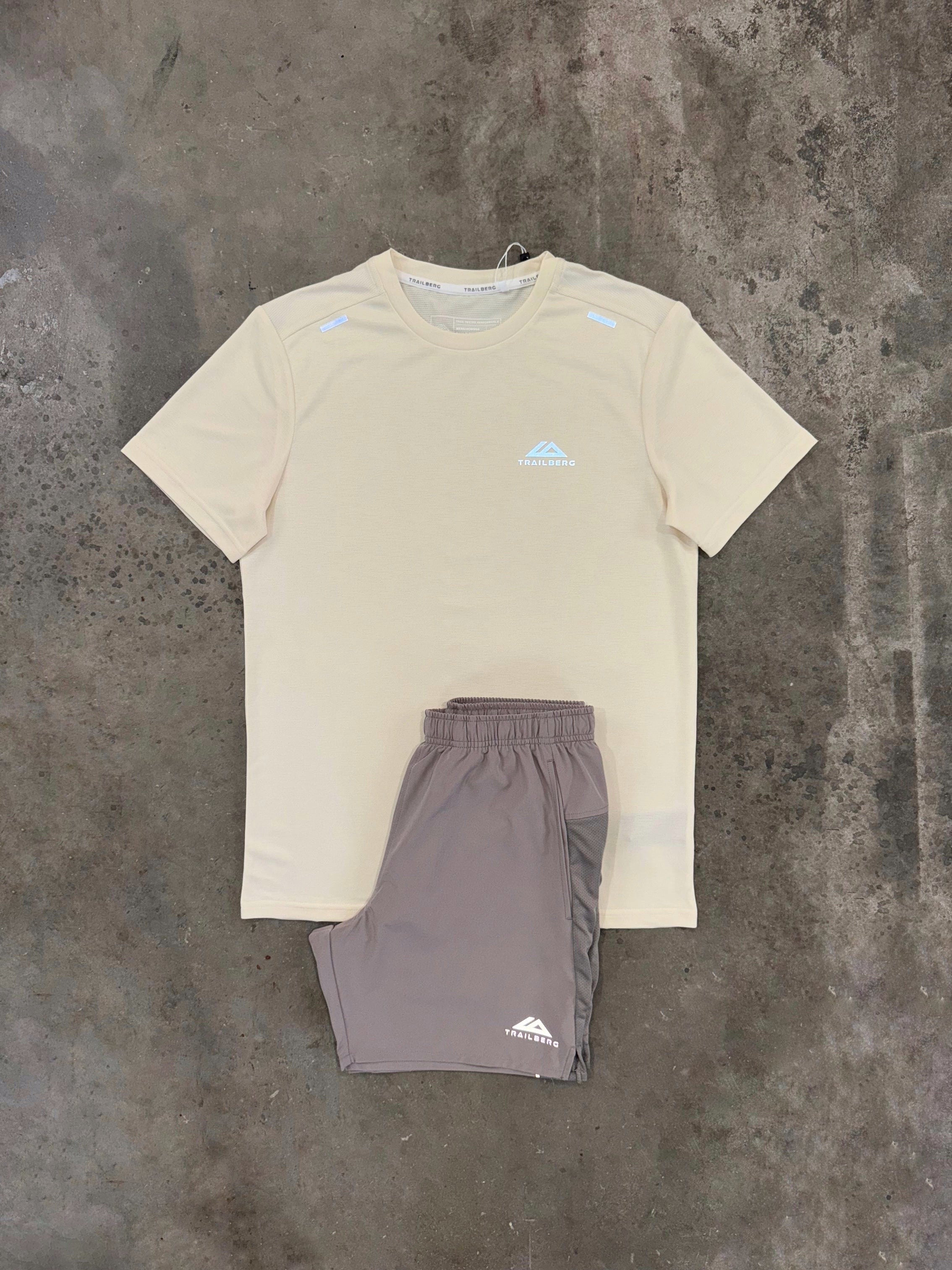 Trailberg Crest Stone Set - T Shirt / Short