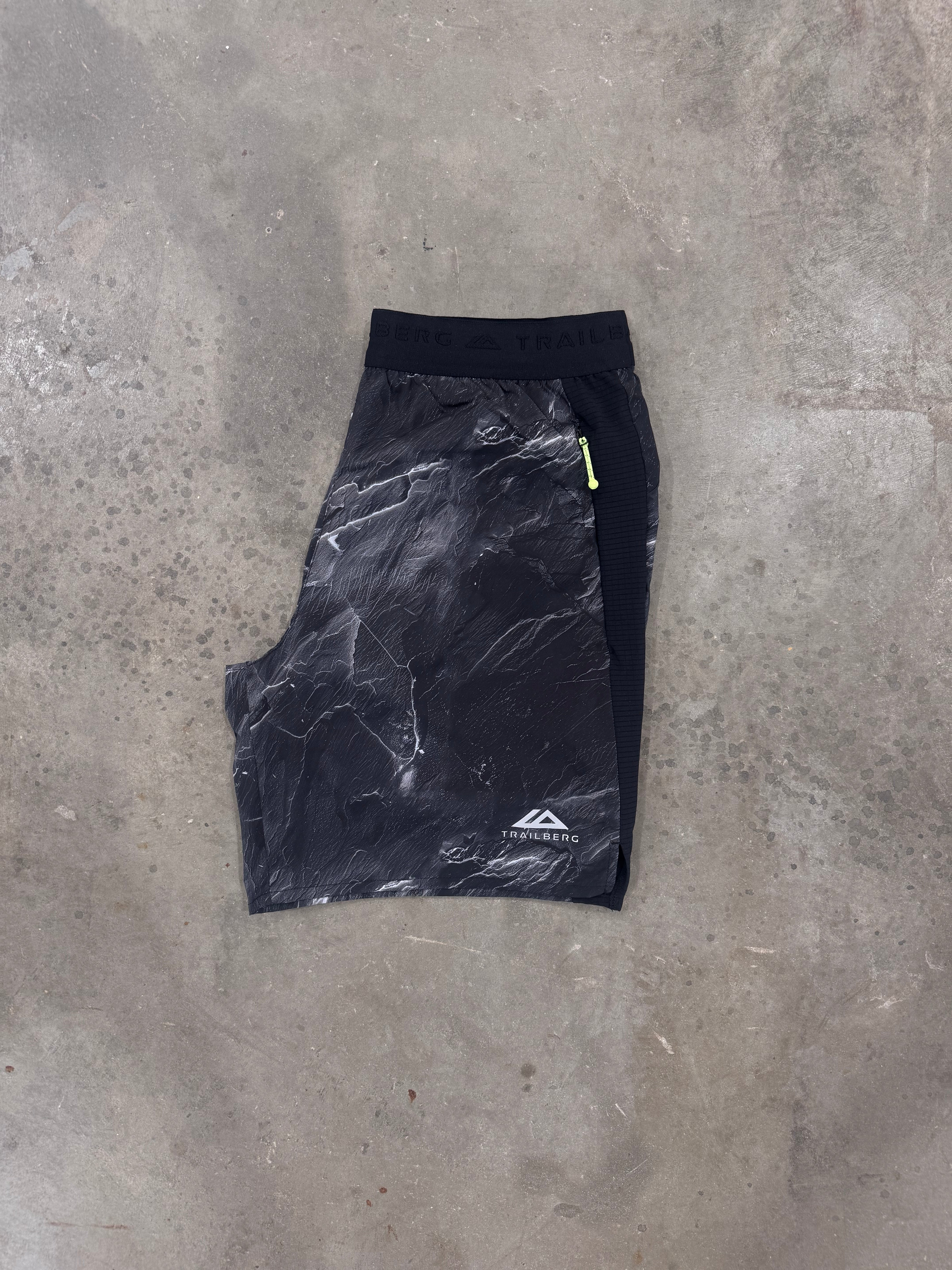 Trailberg Vertex Obsidian Short - Black