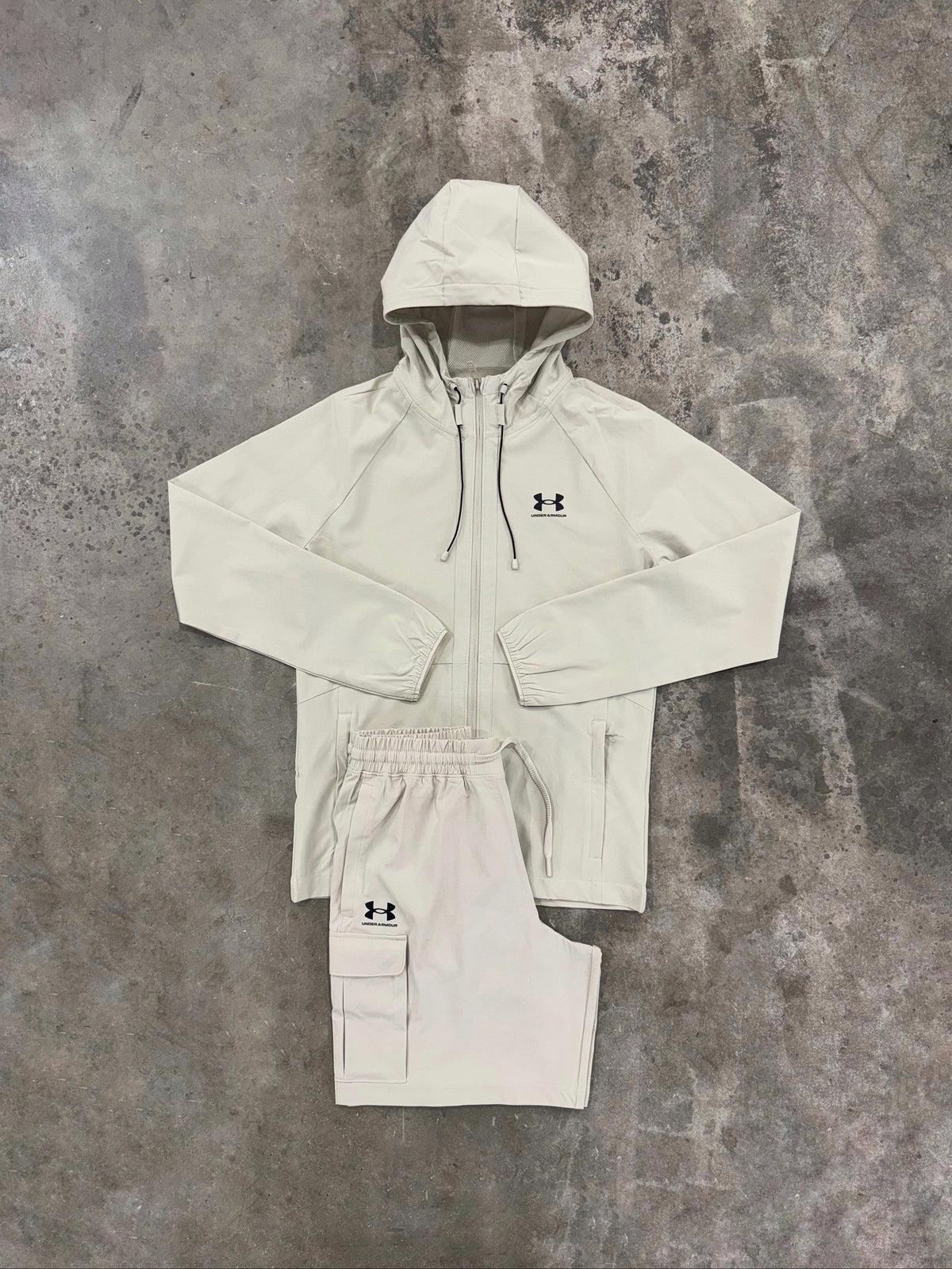 Under Armour Woven Vibe Stone Set - Jacket / Short from DripModa
