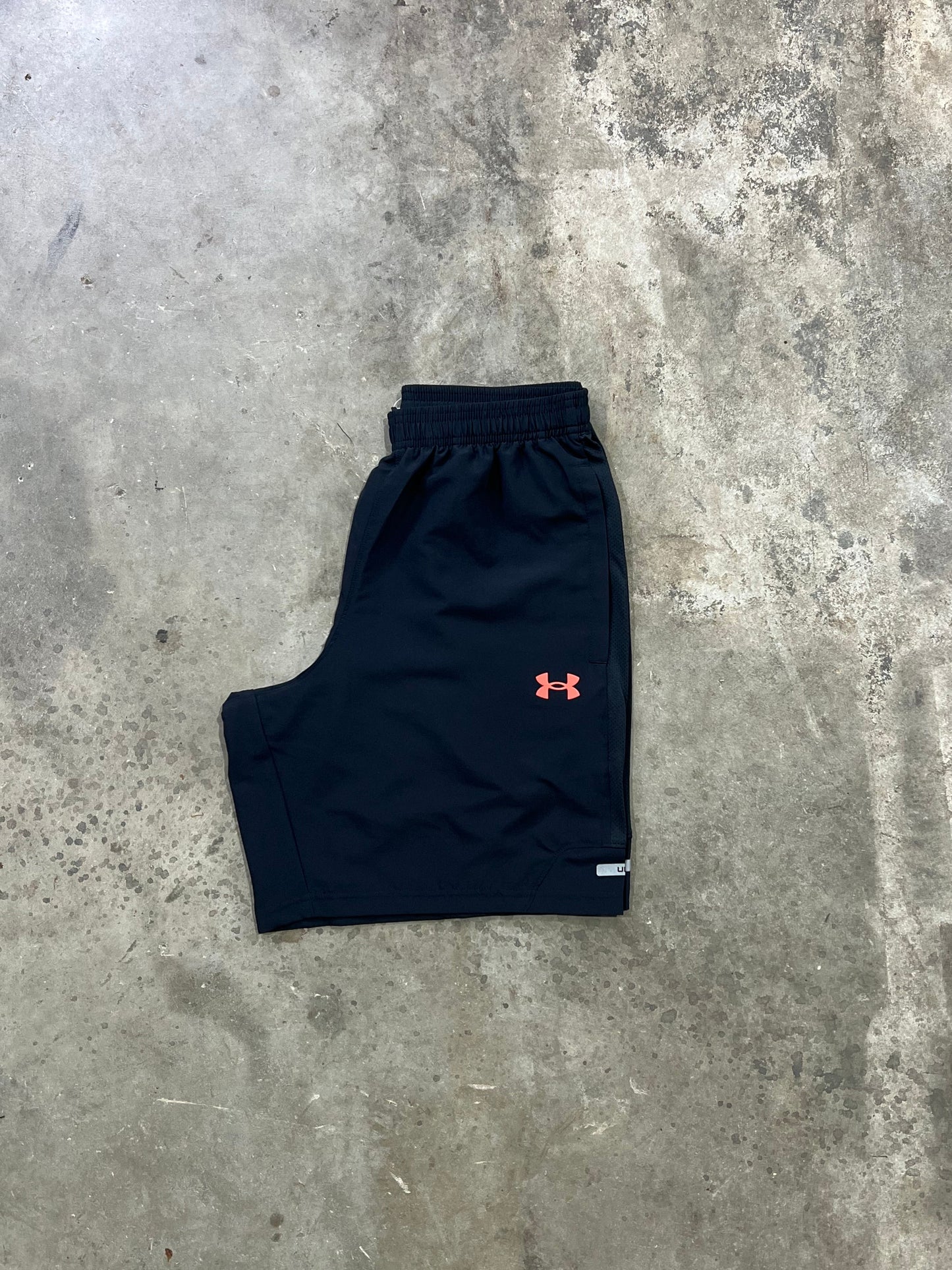 Under Armour Tech Utility Shorts - Black / Red