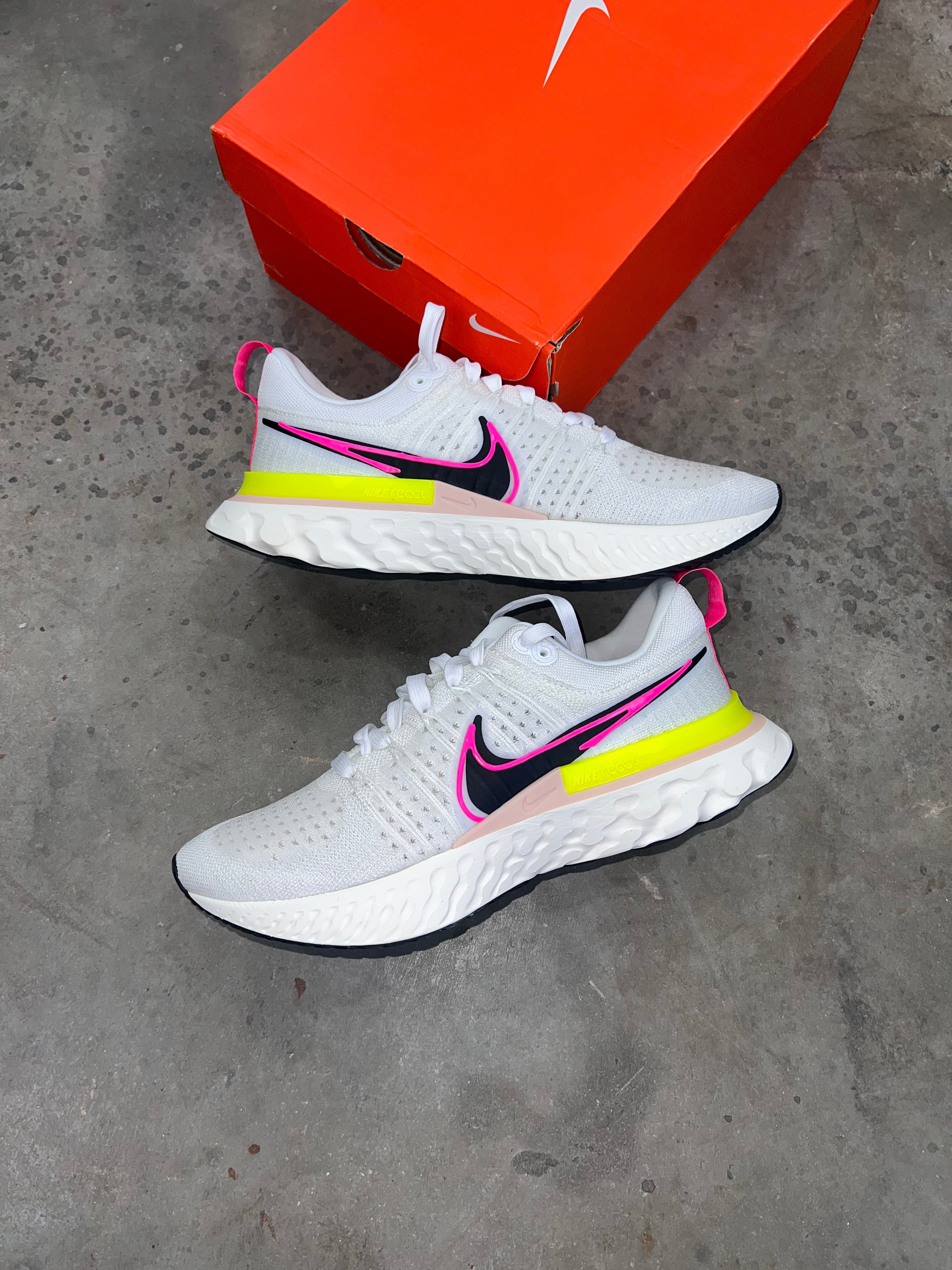 Nike FlyKnit 3 - White / Pink