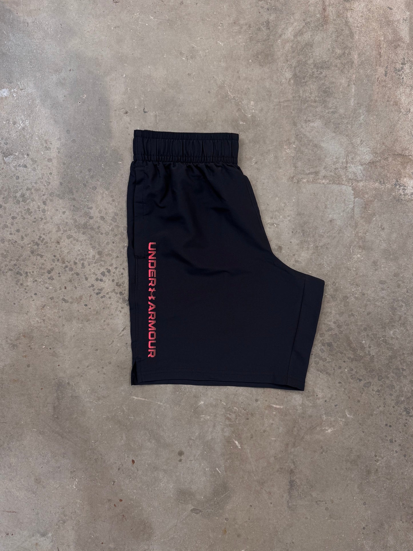 Under Armour Textured Black & Red Set - T Shirt / Short