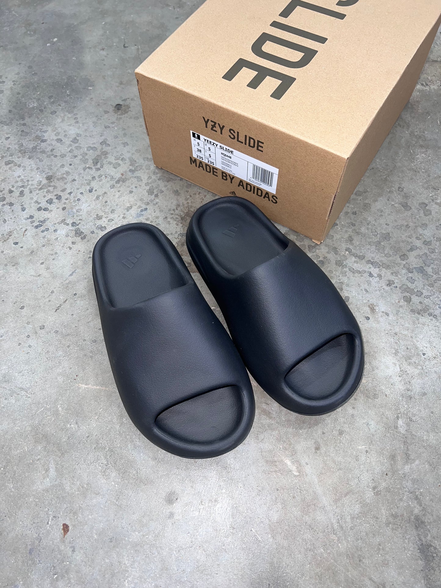 Yeezy Sliders - Black from DripModa